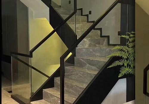 复式公寓黑色旋转玻璃楼梯定制设计效果图
