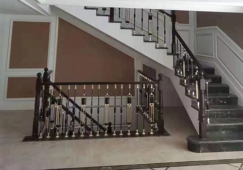 三层自建别墅室内铝艺楼梯扶手设计效果图